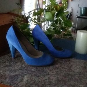 Nine west size 8....only been worn up to 3 times